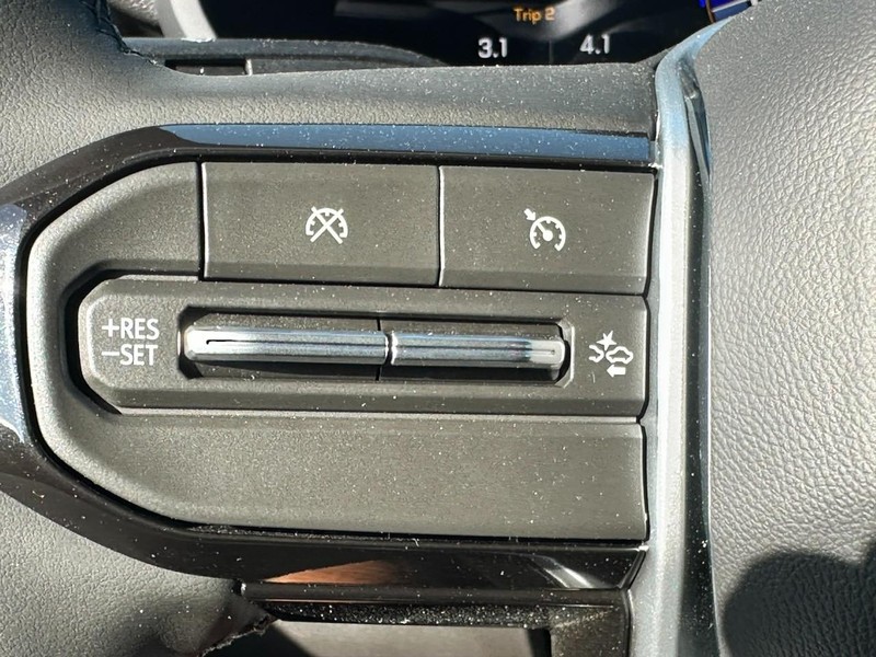 Chevrolet Colorado Vehicle Full-screen Gallery Image 11