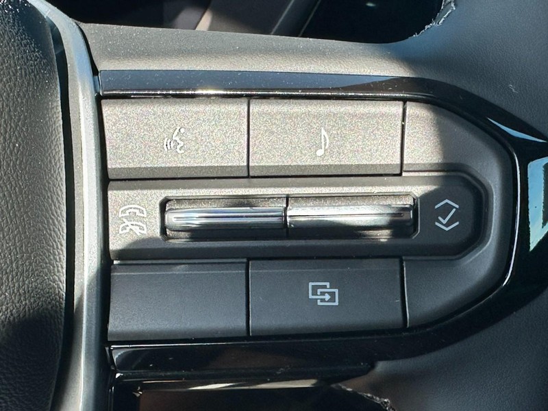 Chevrolet Colorado Vehicle Full-screen Gallery Image 12