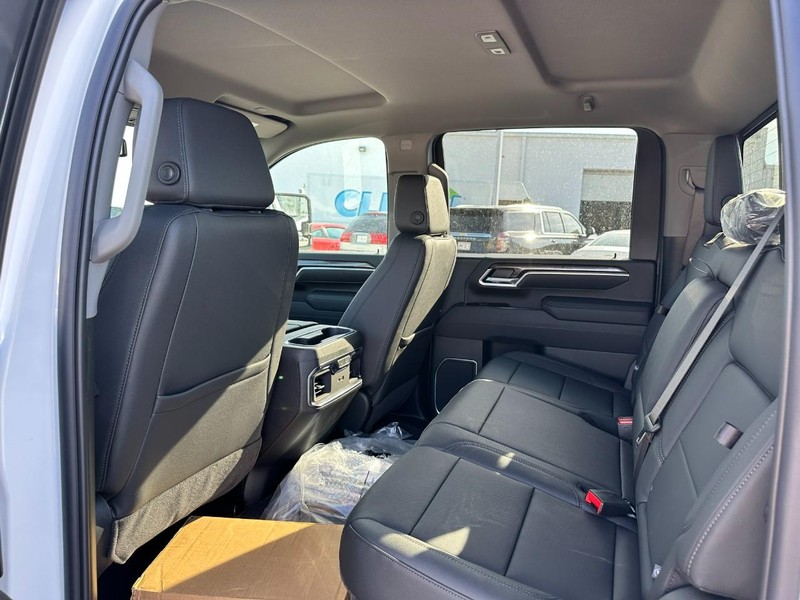 Chevrolet Silverado 2500HD Vehicle Full-screen Gallery Image 4