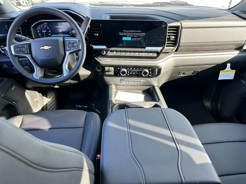 Chevrolet Silverado 2500HD Vehicle Full-screen Gallery Image 5