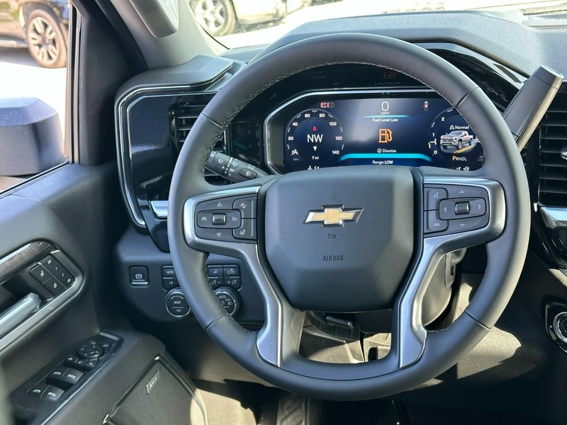 Chevrolet Silverado 2500HD Vehicle Full-screen Gallery Image 6