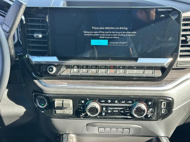 Chevrolet Silverado 2500HD Vehicle Full-screen Gallery Image 7