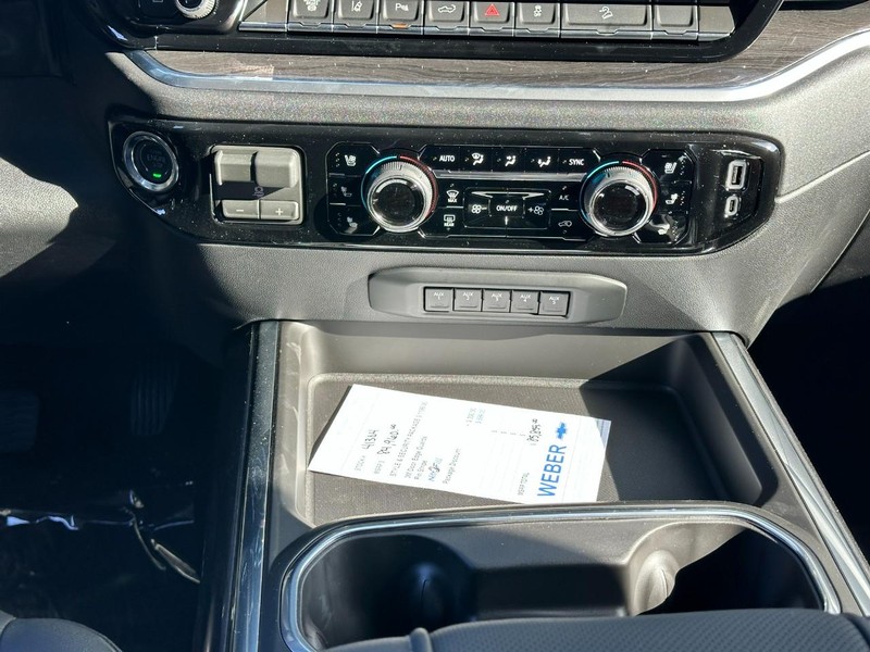 Chevrolet Silverado 2500HD Vehicle Full-screen Gallery Image 8