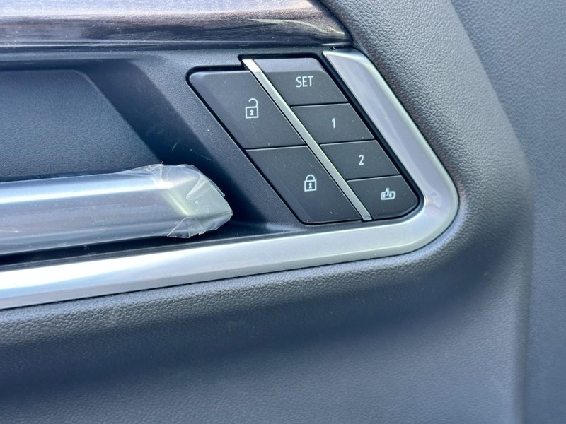 Chevrolet Silverado 2500HD Vehicle Full-screen Gallery Image 10