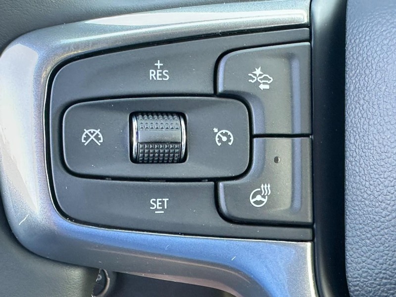 Chevrolet Silverado 2500HD Vehicle Full-screen Gallery Image 12