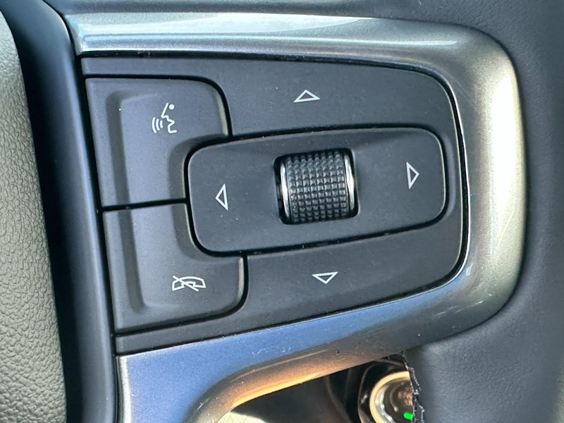 Chevrolet Silverado 2500HD Vehicle Full-screen Gallery Image 13