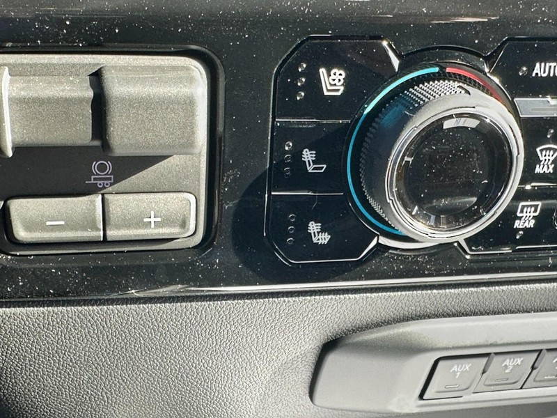 Chevrolet Silverado 2500HD Vehicle Full-screen Gallery Image 14