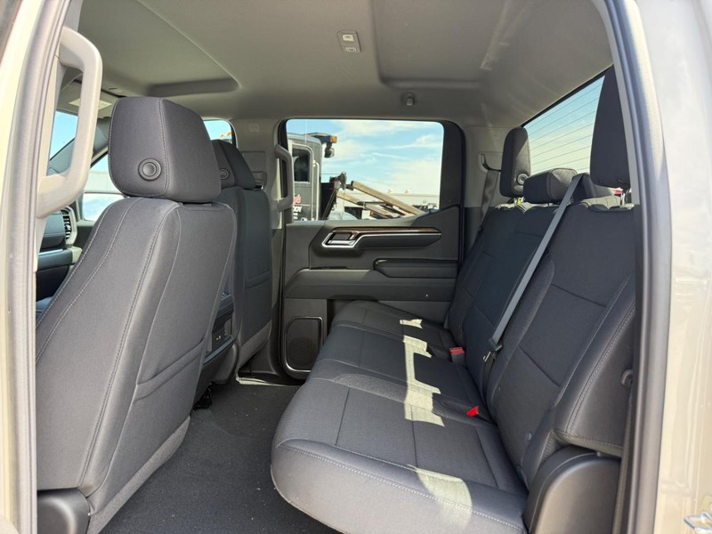 Chevrolet Silverado 1500 Vehicle Full-screen Gallery Image 5