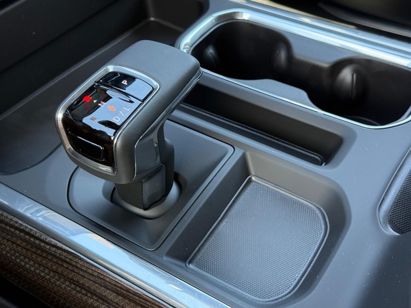 Chevrolet Silverado 1500 Vehicle Full-screen Gallery Image 14