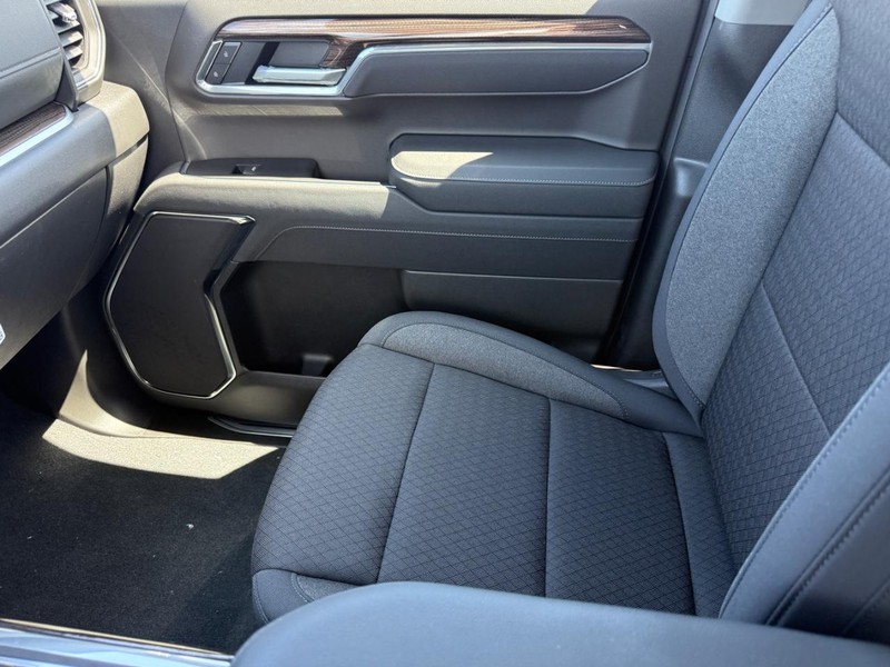 Chevrolet Silverado 1500 Vehicle Full-screen Gallery Image 15