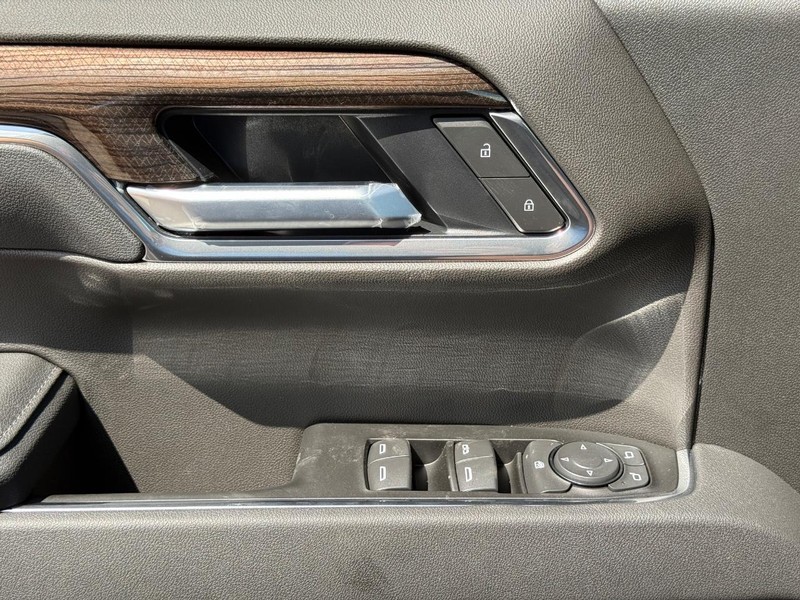 Chevrolet Silverado 1500 Vehicle Full-screen Gallery Image 17