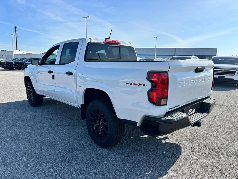 Chevrolet Colorado Vehicle Full-screen Gallery Image 3