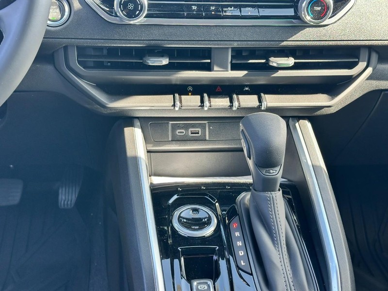 Chevrolet Colorado Vehicle Full-screen Gallery Image 8