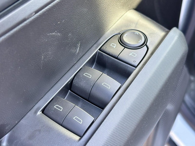 Chevrolet Colorado Vehicle Full-screen Gallery Image 9