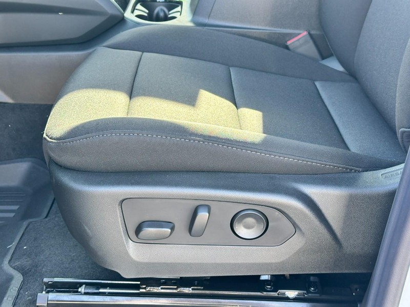Chevrolet Colorado Vehicle Full-screen Gallery Image 10