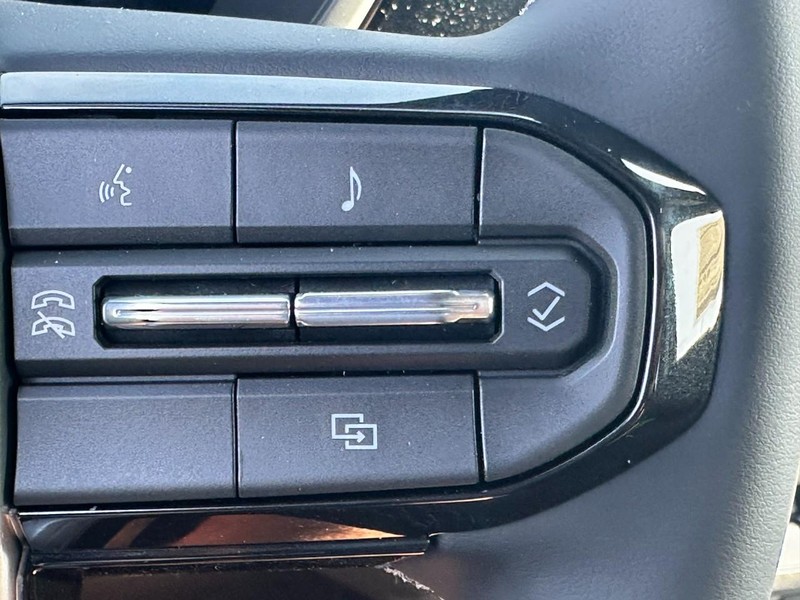 Chevrolet Colorado Vehicle Full-screen Gallery Image 12