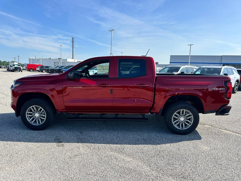 Chevrolet Colorado Vehicle Full-screen Gallery Image 2