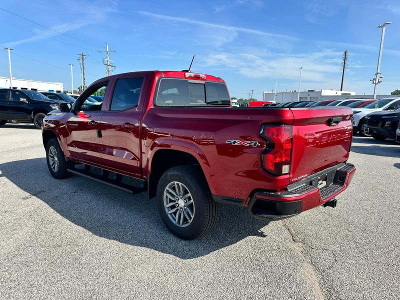 Chevrolet Colorado Vehicle Full-screen Gallery Image 3