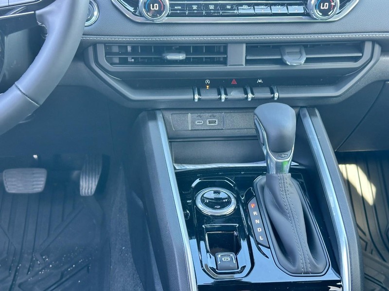 Chevrolet Colorado Vehicle Full-screen Gallery Image 8