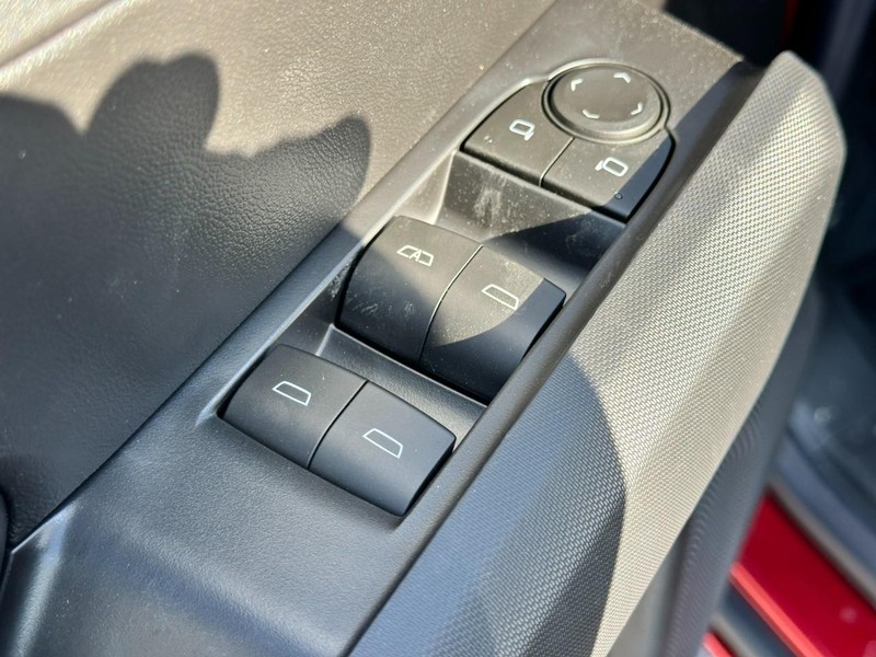 Chevrolet Colorado Vehicle Full-screen Gallery Image 9