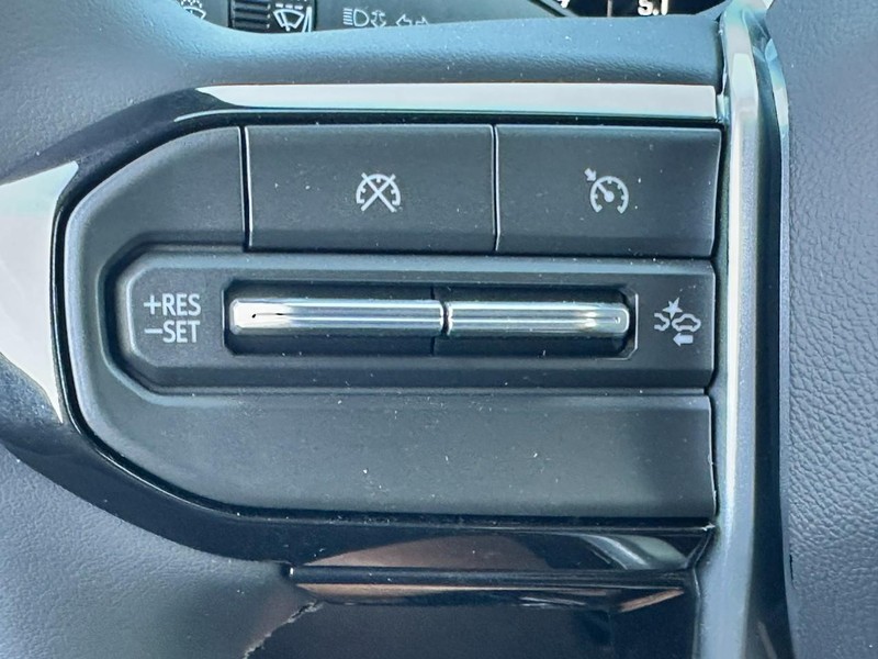 Chevrolet Colorado Vehicle Full-screen Gallery Image 11