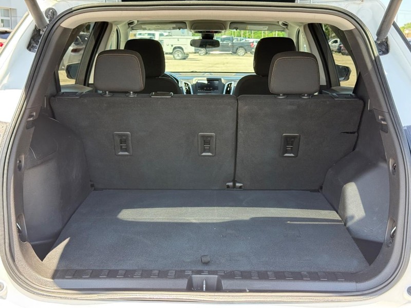 Chevrolet Equinox Vehicle Full-screen Gallery Image 06