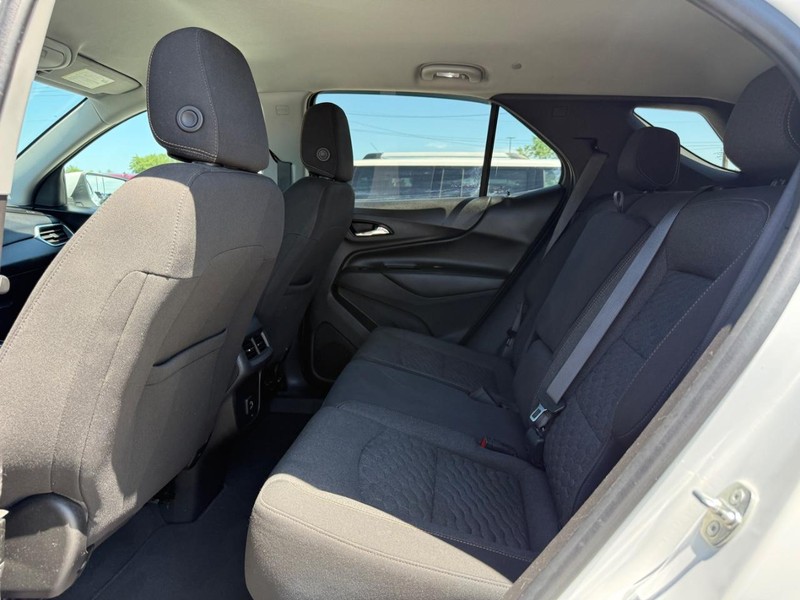 Chevrolet Equinox Vehicle Full-screen Gallery Image 10