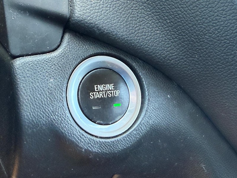 Chevrolet Equinox Vehicle Full-screen Gallery Image 15