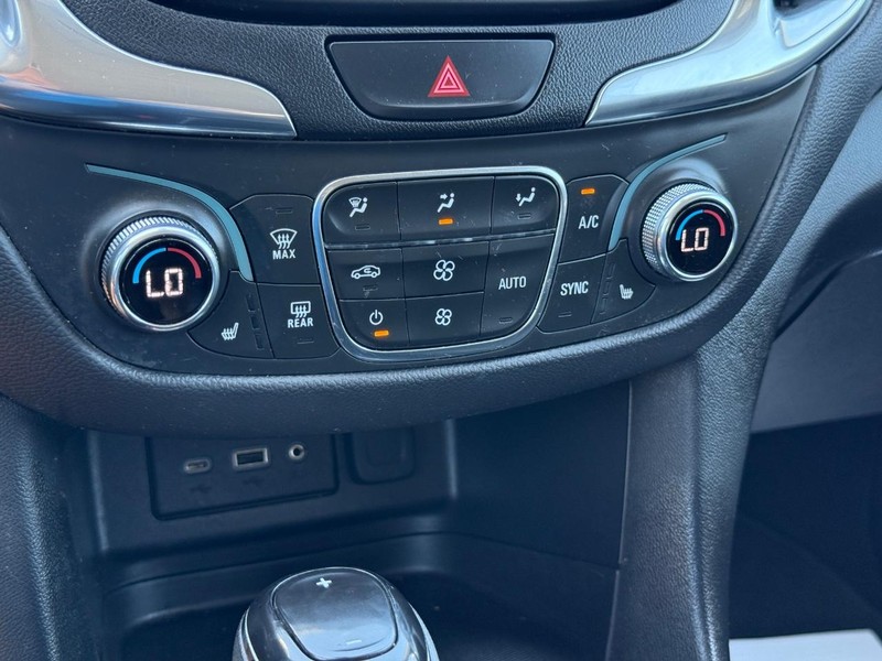 Chevrolet Equinox Vehicle Full-screen Gallery Image 18
