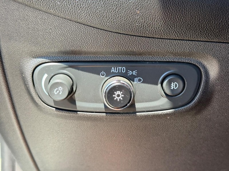 Chevrolet Equinox Vehicle Full-screen Gallery Image 22