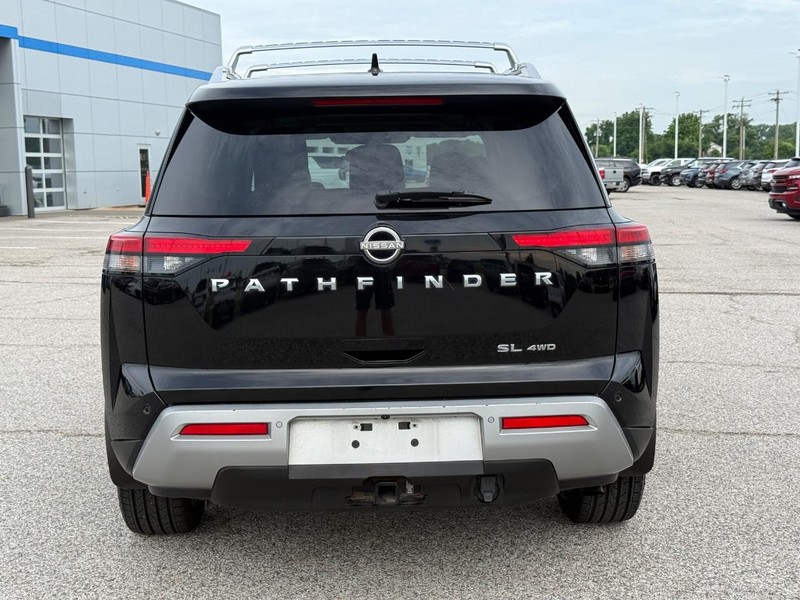 Nissan Pathfinder Vehicle Full-screen Gallery Image 4