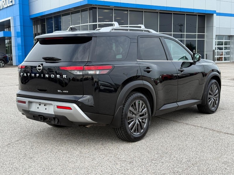 Nissan Pathfinder Vehicle Full-screen Gallery Image 5