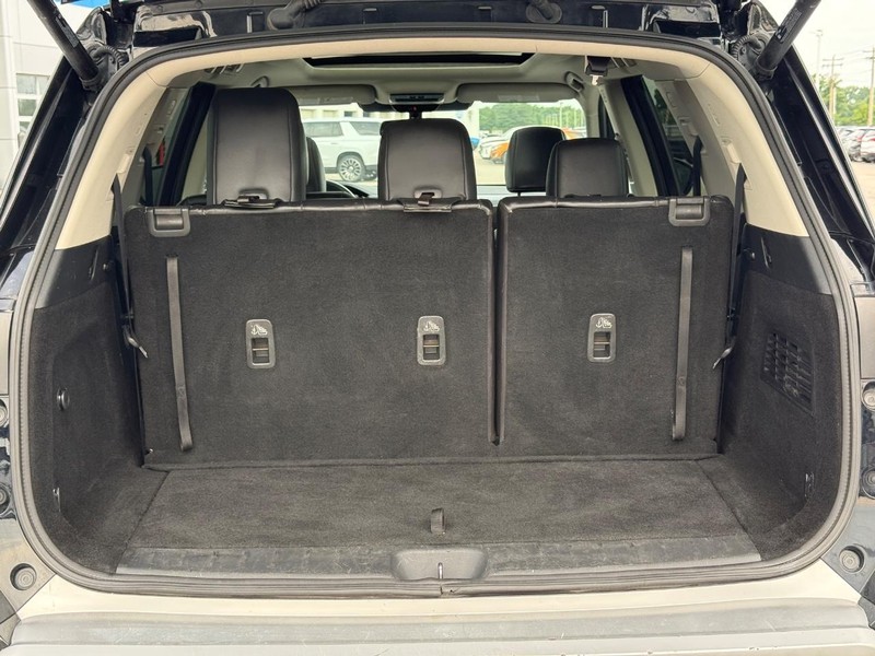 Nissan Pathfinder Vehicle Full-screen Gallery Image 6
