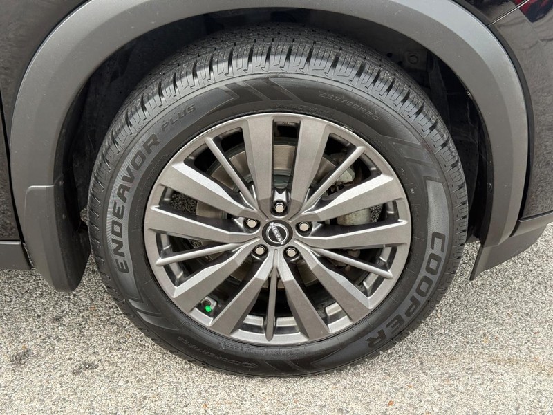 Nissan Pathfinder Vehicle Full-screen Gallery Image 7