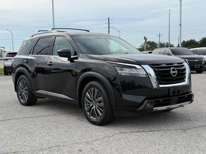 Nissan Pathfinder Vehicle Full-screen Gallery Image 8