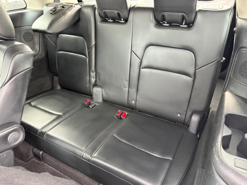 Nissan Pathfinder Vehicle Full-screen Gallery Image 10