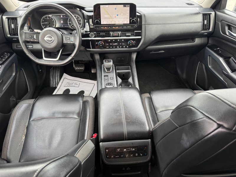 Nissan Pathfinder Vehicle Full-screen Gallery Image 13