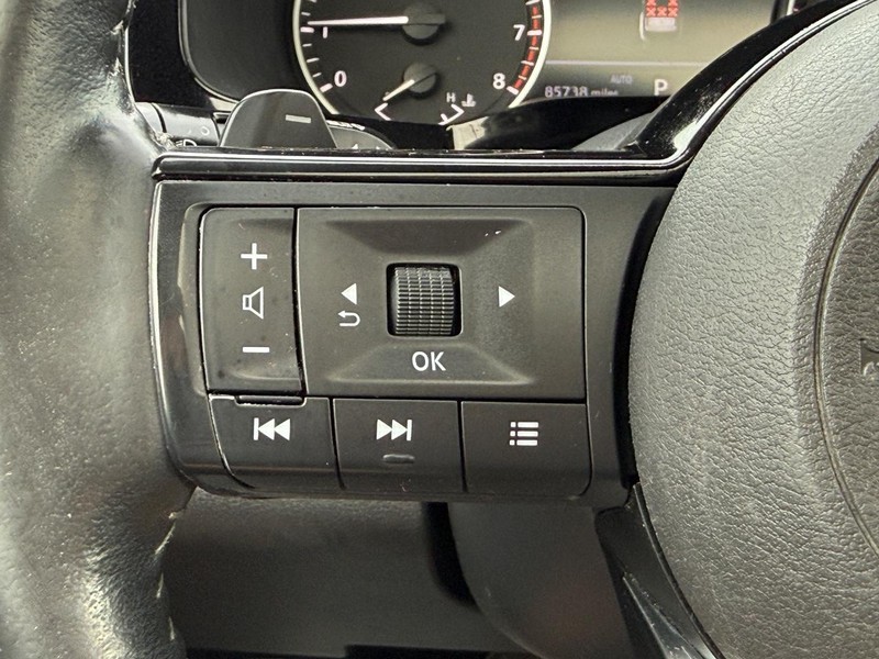 Nissan Pathfinder Vehicle Full-screen Gallery Image 16