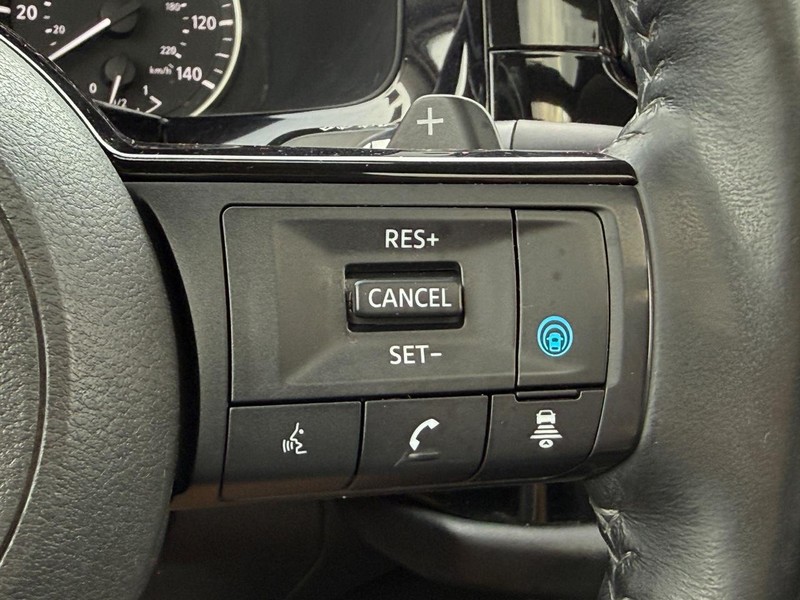Nissan Pathfinder Vehicle Full-screen Gallery Image 17