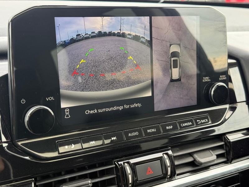 Nissan Pathfinder Vehicle Full-screen Gallery Image 20
