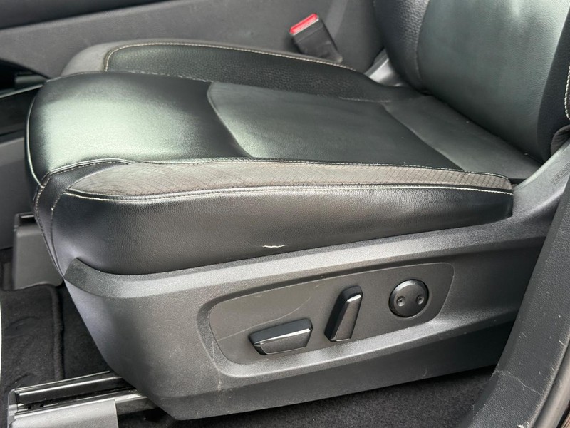 Nissan Pathfinder Vehicle Full-screen Gallery Image 26