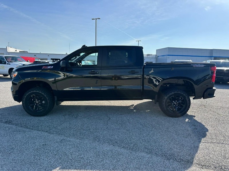 Chevrolet Silverado 1500 Vehicle Full-screen Gallery Image 2