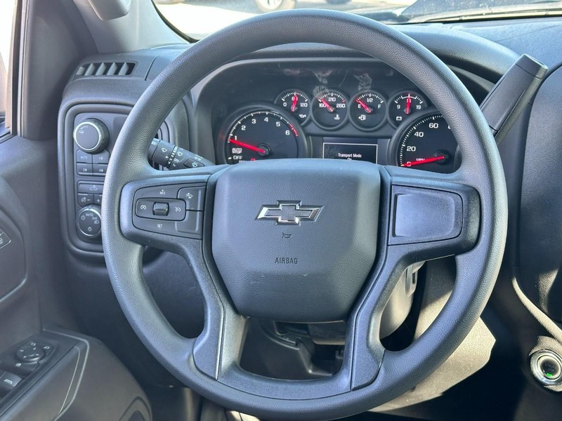 Chevrolet Silverado 1500 Vehicle Full-screen Gallery Image 6