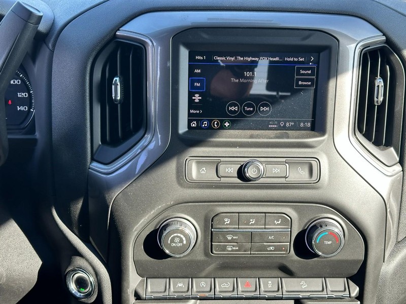 Chevrolet Silverado 1500 Vehicle Full-screen Gallery Image 7