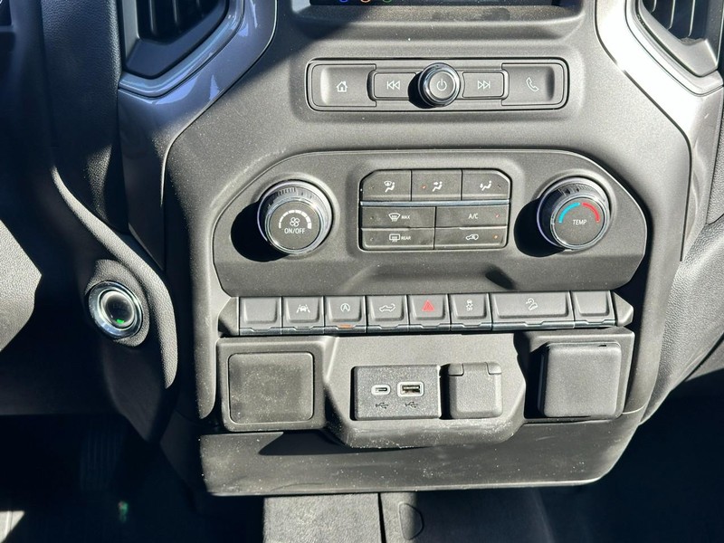 Chevrolet Silverado 1500 Vehicle Full-screen Gallery Image 8