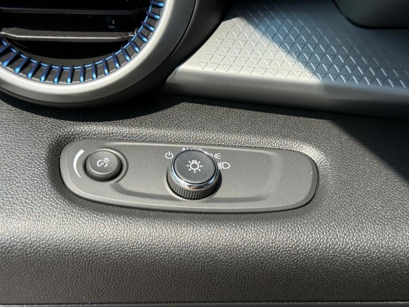 Chevrolet Trax Vehicle Full-screen Gallery Image 15