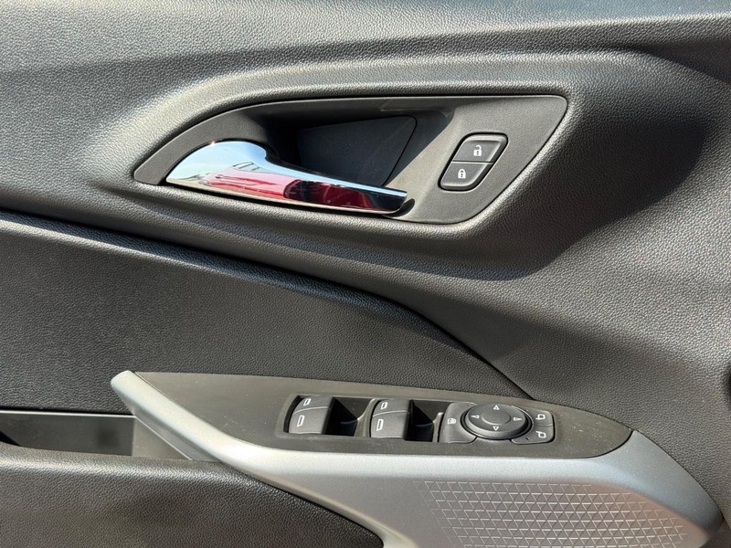 Chevrolet Trax Vehicle Full-screen Gallery Image 16