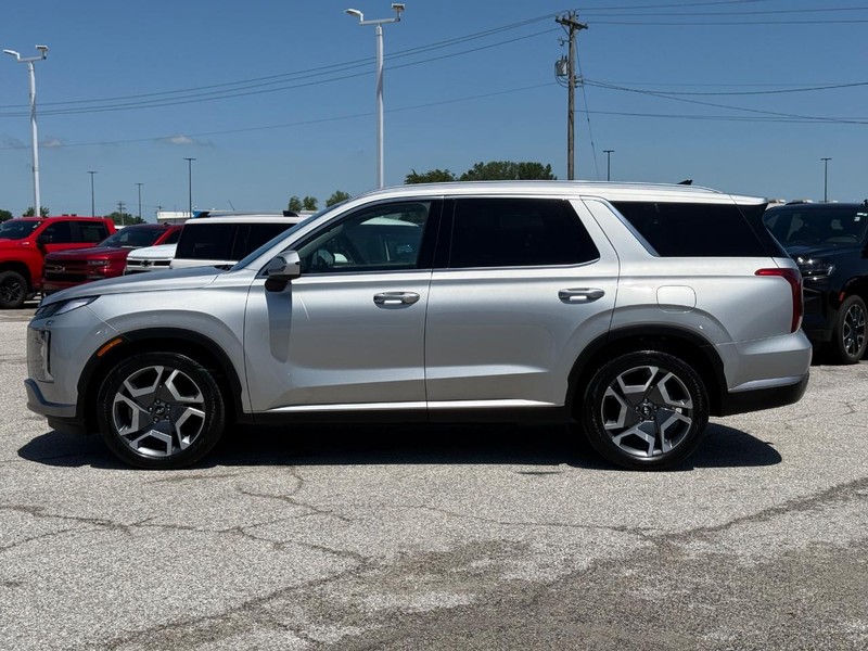 Hyundai Palisade Vehicle Full-screen Gallery Image 2