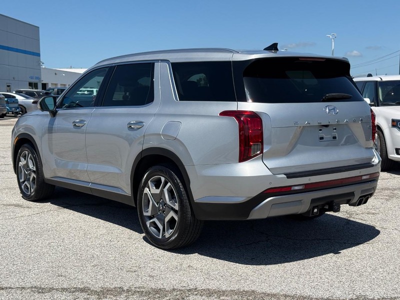 Hyundai Palisade Vehicle Full-screen Gallery Image 3