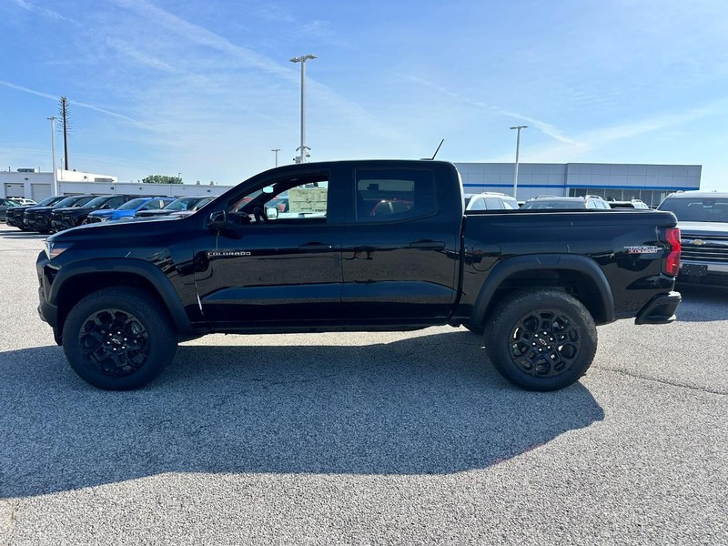 Chevrolet Colorado Vehicle Full-screen Gallery Image 2